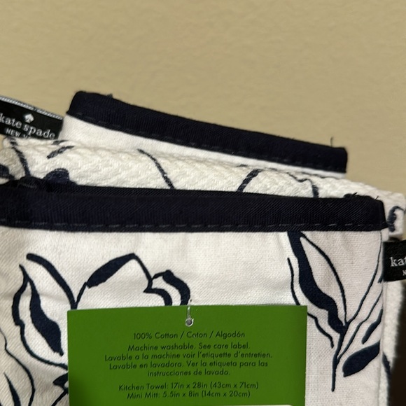 NWT Kate Spade mini oven mitt and towel set - Picture 5 of 5